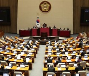 '법정기한 넘겼지만'…국회, 내년도 예산안·세법개정안 처리(종합)