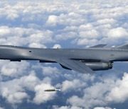 美 B-1B, 올해만 6번째 한반도 전개… 한·미·일 ‘北 ICBM’ 맞불 공중훈련