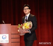 법무부 떠나는 한동훈…"서민과 약자 편에 서고 싶었다"