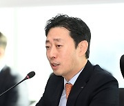 발언하는 윤형중 한국공항공사 사장