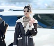 [Ms포토] 트와이스 쯔위 '멋스러운 무스탕 패션'