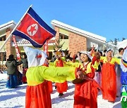 북한 새집들이 모임서 벌어진 춤판… 함경남도 살림집 완공