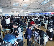 크리스마스 연휴 맞아 북적이는 인천공항