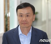 '백현동 수사 무마 의혹' 임정혁 전 고검장 영장심사 출석…'묵묵부답'