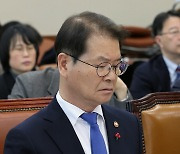 국회 환노위 전체회의 출석한 이정식 장관