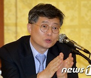 한동훈 떠난 법무부…후임에 전직 검사·非검찰 장영수 교수 물망(종합)