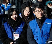 김완섭 차관·김소연, 사랑의 연탄 배달 봉사 활동 참여