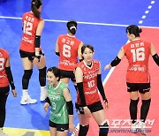 '10연패 탈출 절호의 기회였는데...' 5세트 마지막 통한의 범실, 페퍼저축은행 11연패 눈물...도로공사 2연승