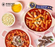 푸라닭 치킨, 사이드 신메뉴 유미네 떡볶이 2종 및 블랙치즈스틱·코울슬로 출시