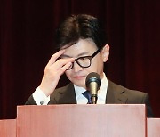 '잠룡' 한동훈 조기 등판... '대권 날개' 달까, '흠집'에 힘 빠질까