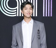 방탄 RM 개인정보 몰래 훔쳐본 코레일 직원 복직…밀린 월급도 받는다