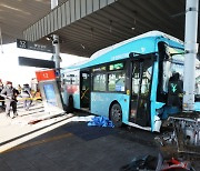 수원역 환승센터 사고 버스기사 “브레이크 아닌 액셀 밟은 것 같다” 진술