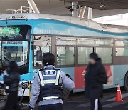 수원역 환승센터서 버스가 시민 덮쳐…"사상자 다수 발생"