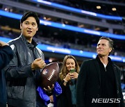 NFL LA램스 경기장 찾은 오타니 쇼헤이