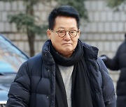 '서해 피격 사건 은폐 의혹' 재판 출석하는 박지원 전 국가정보원장