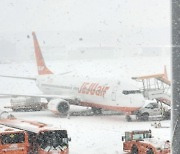 제주공항 활주로 ‘정상화’됐지만…충남·호남 등 폭설 피해 주의해야