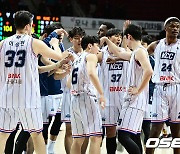 KCC 득점 폭발, 정관장에 104-75 승리 [사진]