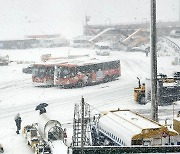 제주공항 제설작업으로 항공기 운항 2시간 30분간 올스톱