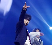 "도겸둥이" 부석순 도겸, 행복한 퍼포먼스[AAA 스페셜 화보]