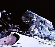 (EyesonSci)CHINA-SHENZHOU-17 CREW-FIRST SPACEWALK-COMPLETION (CN)