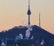 최강 한파, 난방 수증기 내뿜는 건물들