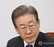 굳은 표정의 이재명 대표