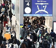 크리스마스 연휴, 북적이는 인천공항 출국장