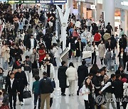 크리스마스 연휴, 북적이는 인천공항 면세 구역