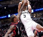 APTOPIX Spurs Bulls Basketball