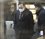 '백현동 수사무마 금품수수 의혹' 곽정기 변호사, 영장심사 출석