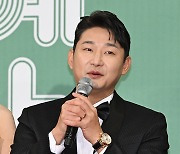 [Ms포토] 이천수 '내가 대상 후보인사드려요'