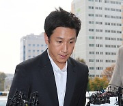 이선균 협박한 유흥업소 실장 공범 잡혀…경찰 구속영장 신청