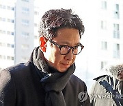 이선균 협박한 유흥업소 여실장의 `공범` 잡혔다…구속영장 신청