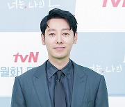 ‘결혼’ 김동욱, 신부는 소녀시대 데뷔조 스텔라 김…정우성→유해진 하객 참석