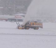 폭설로 '활주로 폐쇄' 제주공항 정상화‥"오늘 510편 운항"