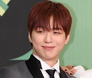 강다니엘 ‘멍뭉미 제대로~’