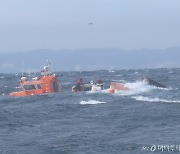 포항 호미곶 앞바다서 어선 전복…선원 4명 인근 어선에 구조