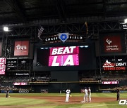 다저스와 오타니 향한 비판 여론에 ”Beat LA” 함성 더 커진다