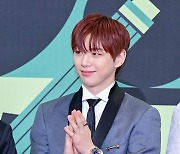 강다니엘, '미소 머금고' [사진]