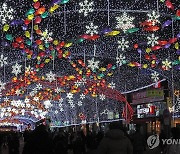 화천산천어축제 서막...선등거리 점등