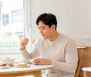 "입에서 쓴맛이 나요"...잦다면 '이 질환' 의심해야