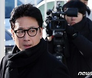 19시간 밤샘조사 마친 이선균 "저와 공갈범 진술 신빙성 잘 판단해주길"