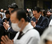 윤 대통령, 혜화동 성당에서 열린 성탄 대축일 미사 참석