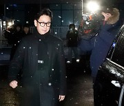 밤샘 조사 이선균 “저와 공갈범 중 누가 신빙성 있나 판단해달라”