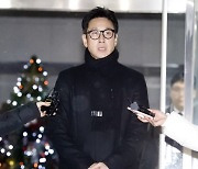 ‘마약 혐의’ 이선균 밤샘 조사 후 귀가…“잘 판단해 주시길”