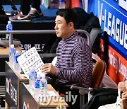 '또 다른 공' 매력에 푹 빠진 김강민…"야구와는 또 다른 매력이 있는 것 같다" [곽경훈의 현장]