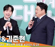 ‘불후의 명곡’ 이찬원-김준현, 시청자가 선택한 ‘최고의 프로그램상’(KBS 연예대상 레드카펫)[뉴스엔TV]