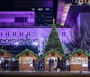 한풀 꺾인 추위 속 '성탄절 이브'…교회부터 거리까지 '온기'