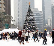 [포토]흰 눈사이로 스케이이트 타고