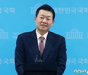 국힘 "성탄절 유난히 추운 겨울…따뜻하고 공정한 사회 위해 전진"